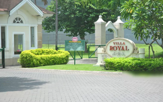Dijual Rumah Mewah di Kawasan Elite Vila Royal Pakuwon City Surabaya Timur - Image 1