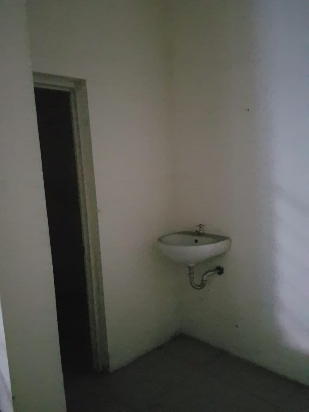 Dijual/Disewakan Ruko Strategis di Jalan Raya Cangkir Driyorejo Gresik - Thumbnail 4