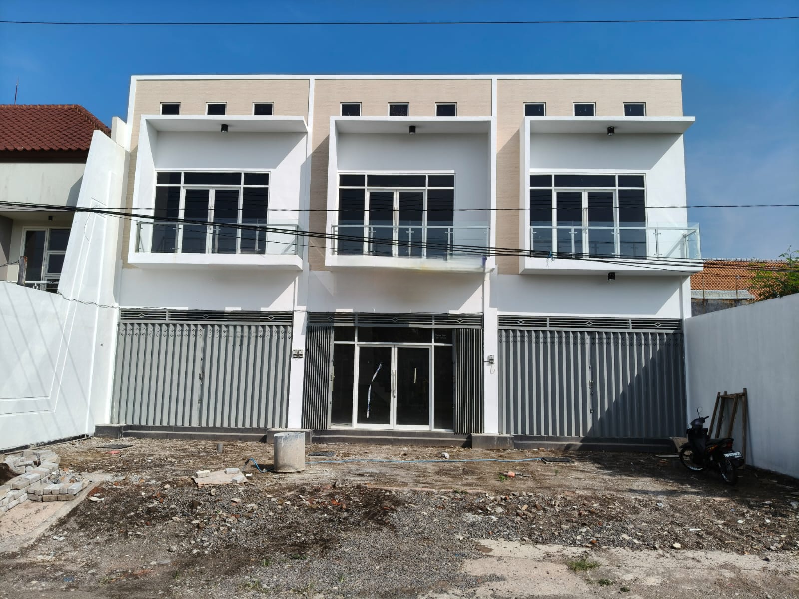 Dijual/Disewakan Ruko 2 Lantai Raya Lidah Harapan Surabaya Barat - Image 1