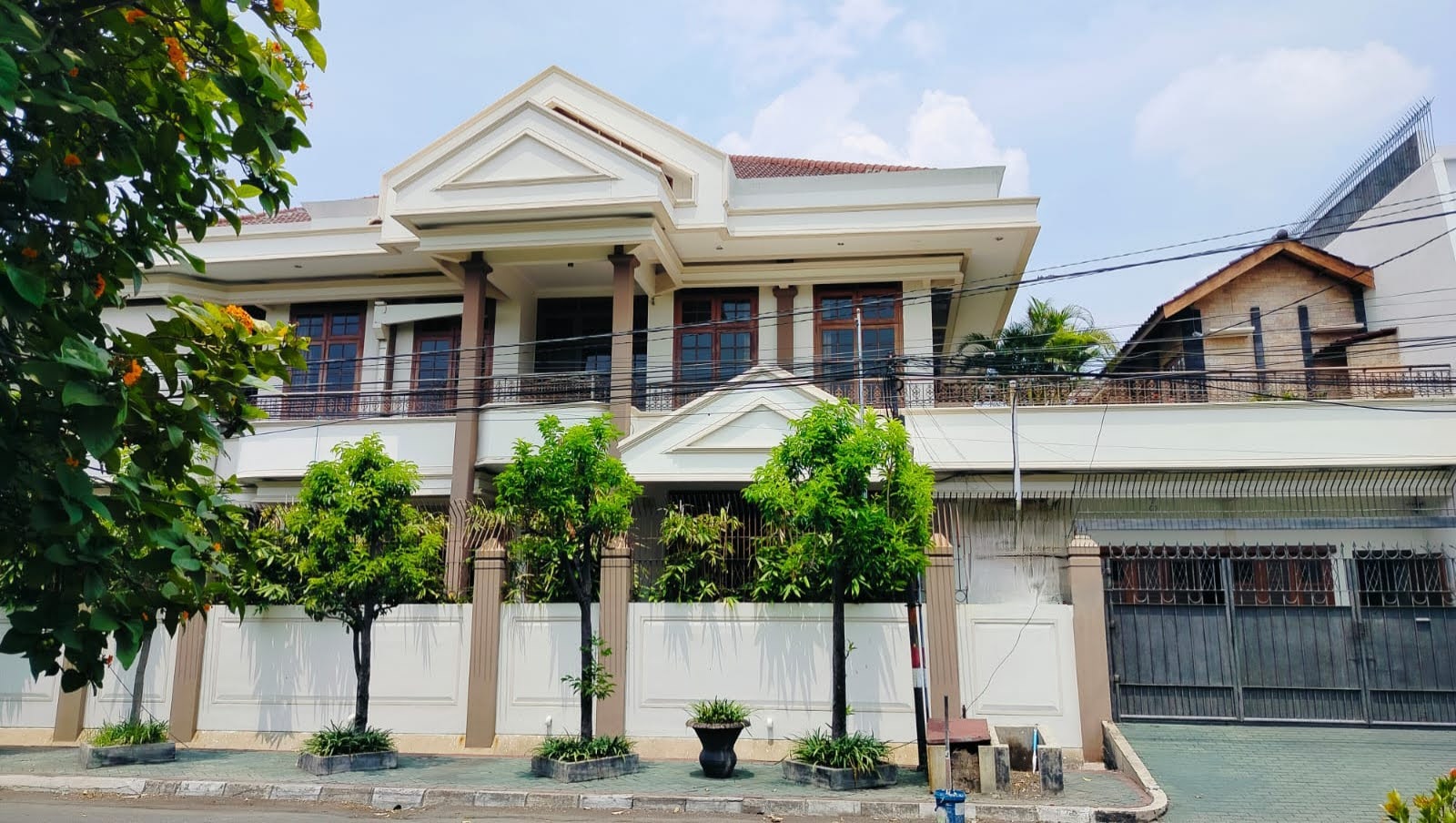 Dijual Rumah Mewah di Nginden Intan Surabaya Timur - Image 1