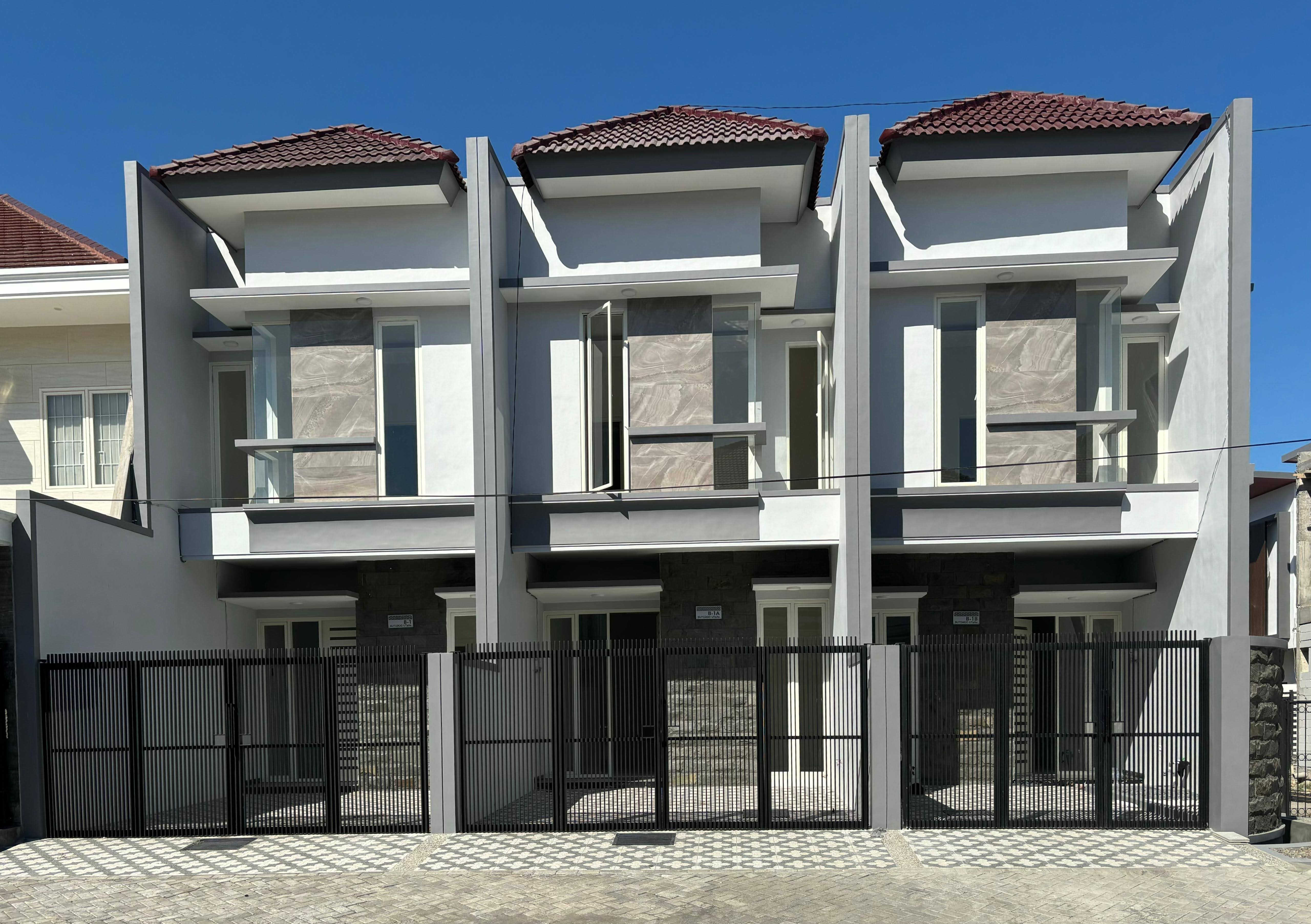 Dijual Rumah Hook Baru di Sutorejo Utara, Surabaya Timur - Image 1