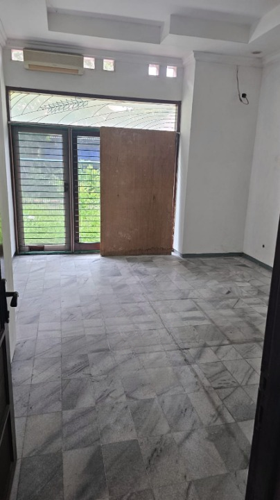 Dijual Cepat Rumah Dua Lantai Lokasi Strategis di Wilayah Raya Tengger Kandangan Surabaya Barat - Thumbnail 2