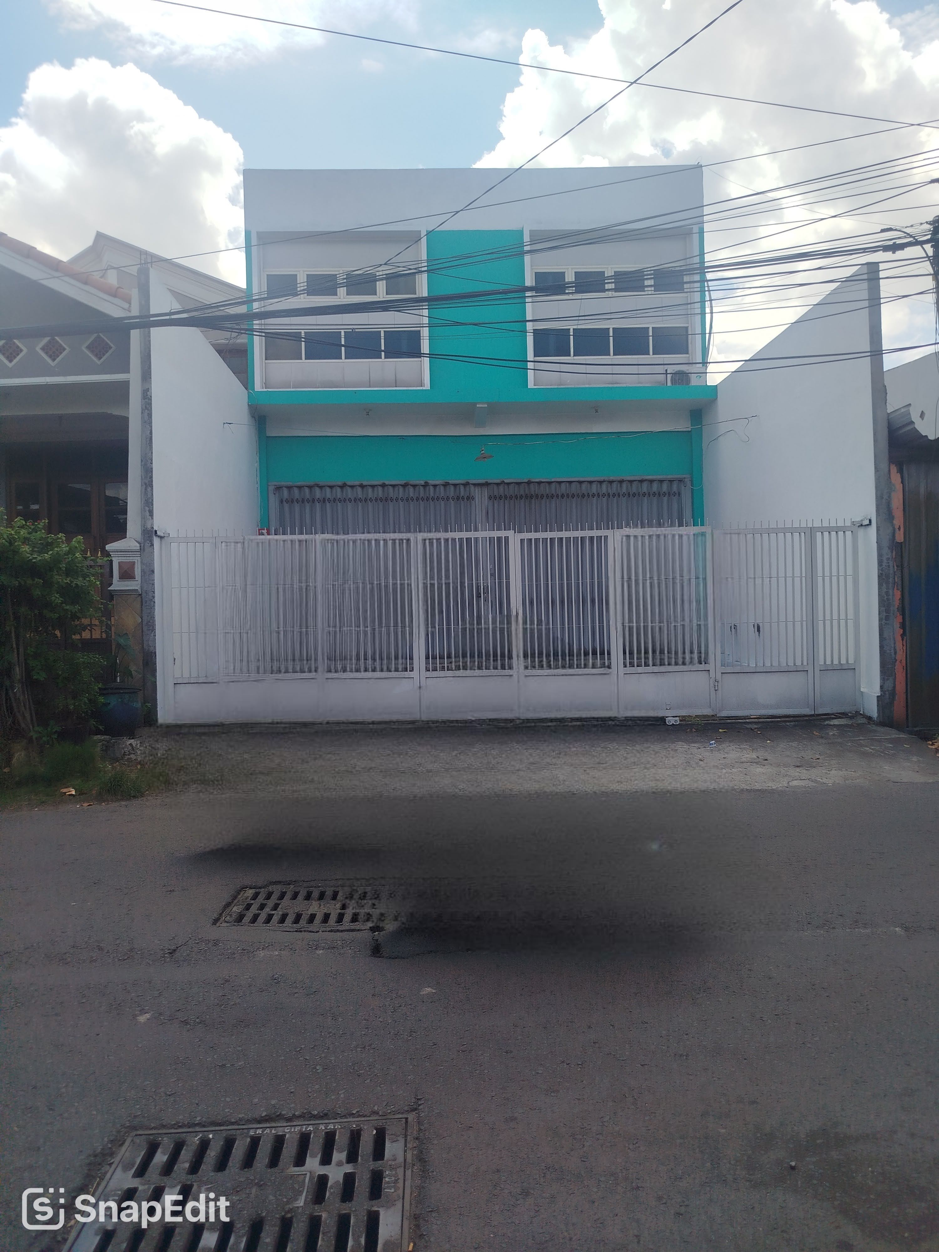 Dijual atau Disewakan Ruko 2 Lantai Strategis di Raya Bumi Indah Surabaya Barat - Image 1