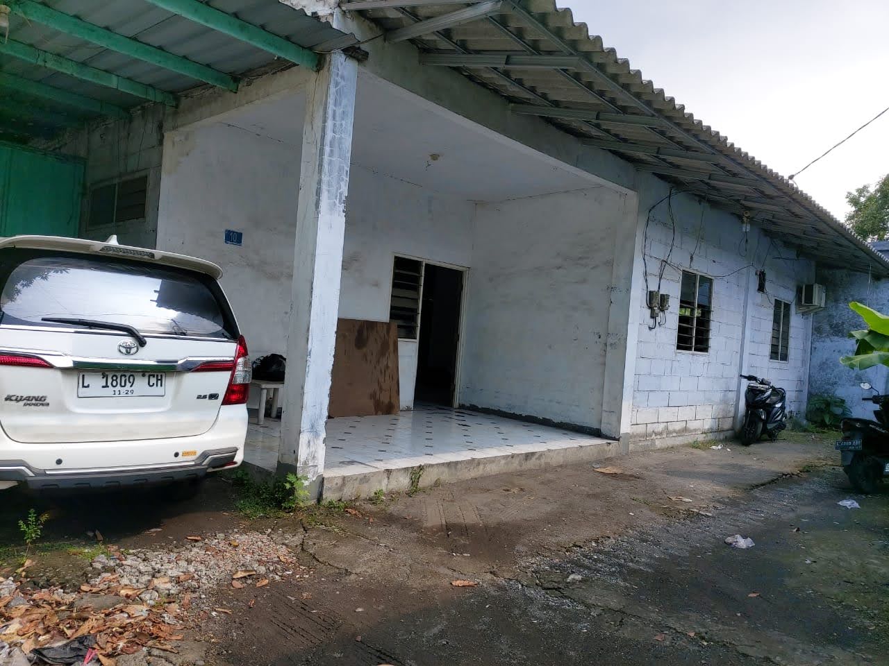 Dijual Rumah Usaha Luas di Kertomenanggal Surabaya Selatan - Image 1