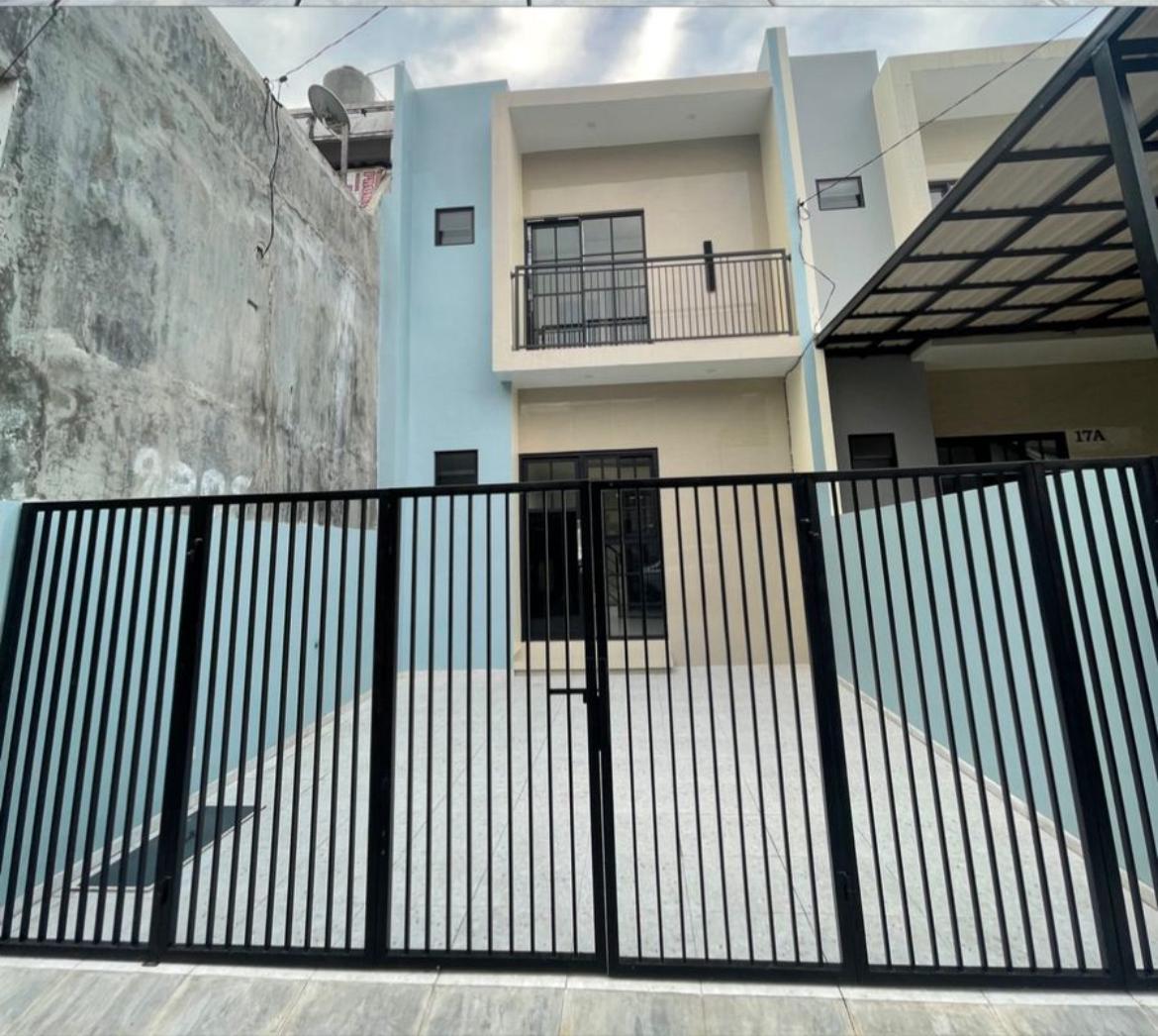 Dijual Rumah Minimalis Modern 2 Lantai di Jalan Kalilom Dekat Suramadu - Image 1