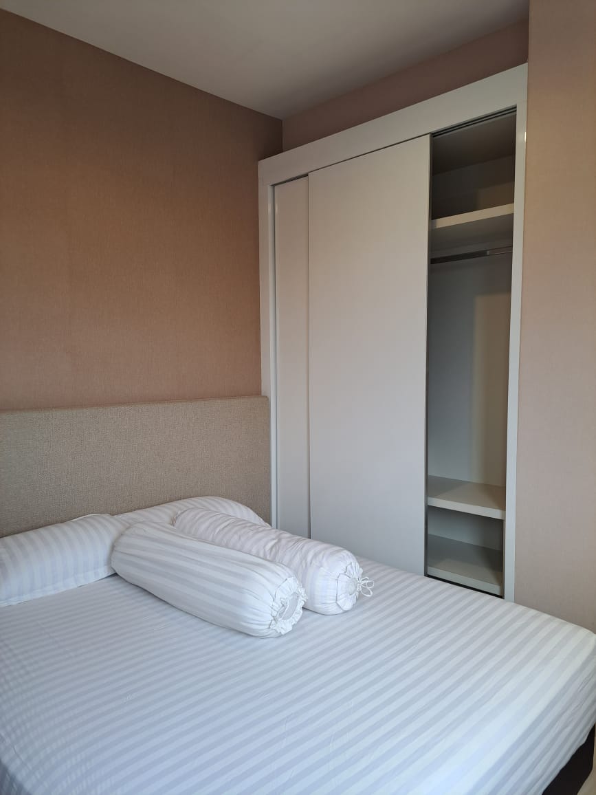 Disewakan Unit Apartemen Full Furnished 2BR Puncak Dharmahusada Tower B Lokasi Strategis Raya Ir. Soekarno MERR Surabaya Timur - Thumbnail 2