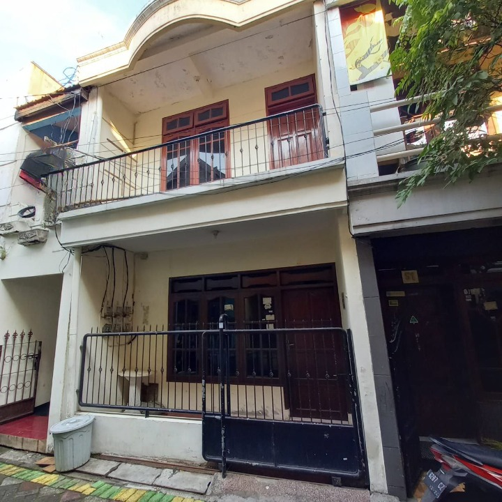 Dijual Rumah Kos Beserta Perabot Lokasi Strategis di Jojoran Surabaya Timur - Image 1
