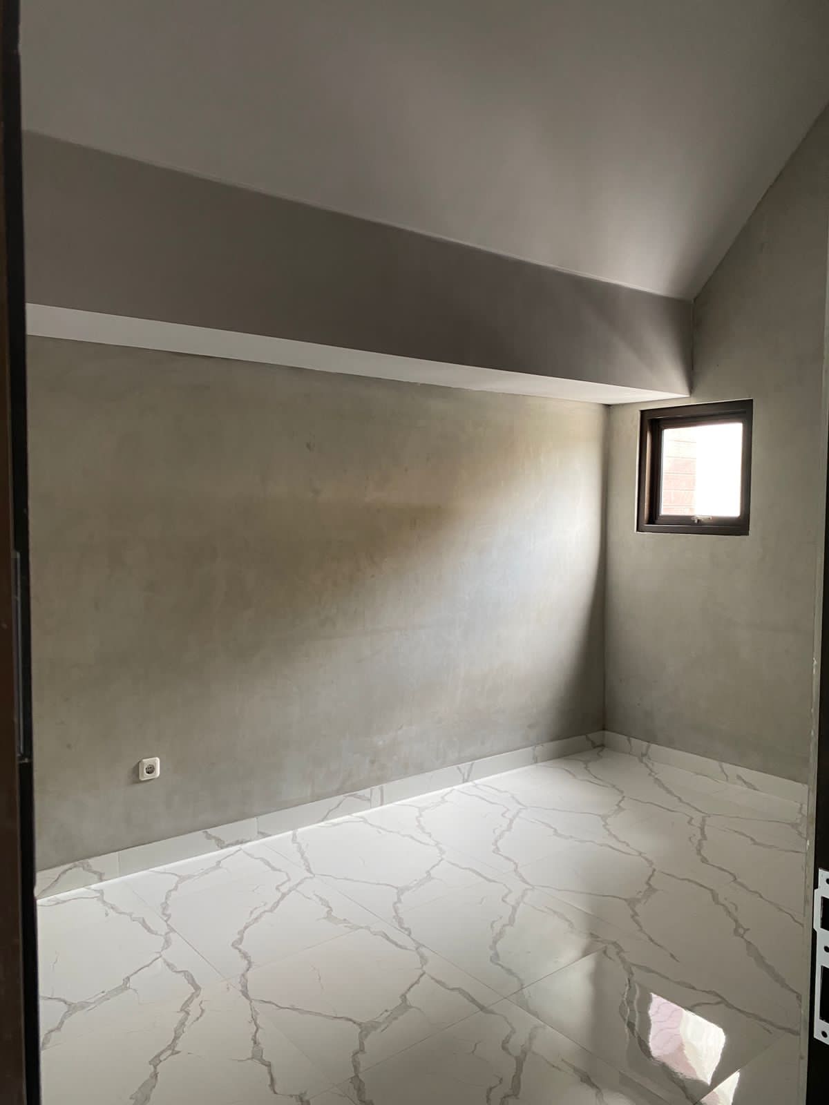 Dijual Rumah Baru Scandinavian 2 Lantai di Kutisari Indah Utara, Surabaya Selatan - Thumbnail 2