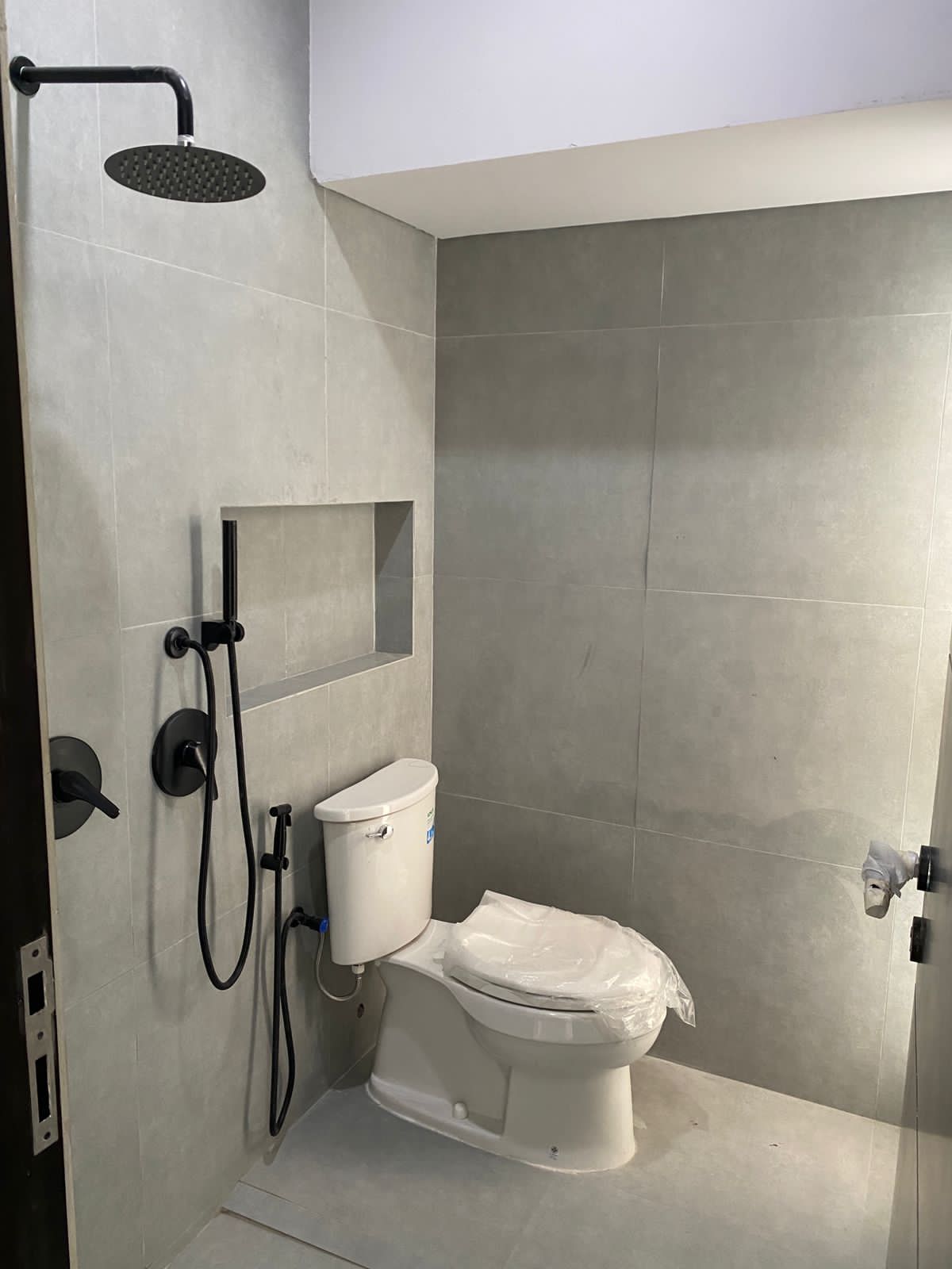 Dijual Rumah Baru Scandinavian 2 Lantai di Kutisari Indah Utara, Surabaya Selatan - Thumbnail 3