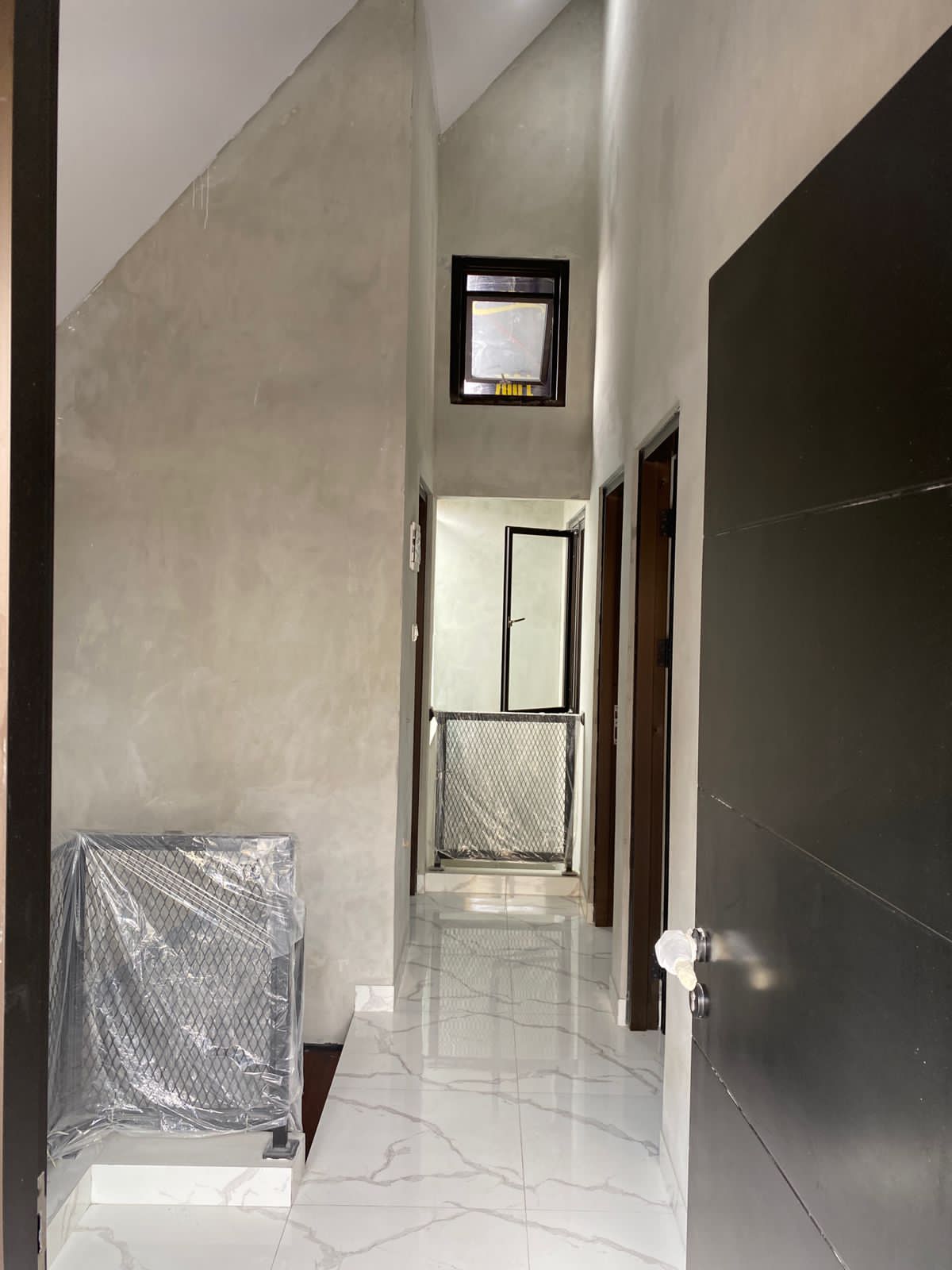 Dijual Rumah Baru Scandinavian 2 Lantai di Kutisari Indah Utara, Surabaya Selatan - Thumbnail 4