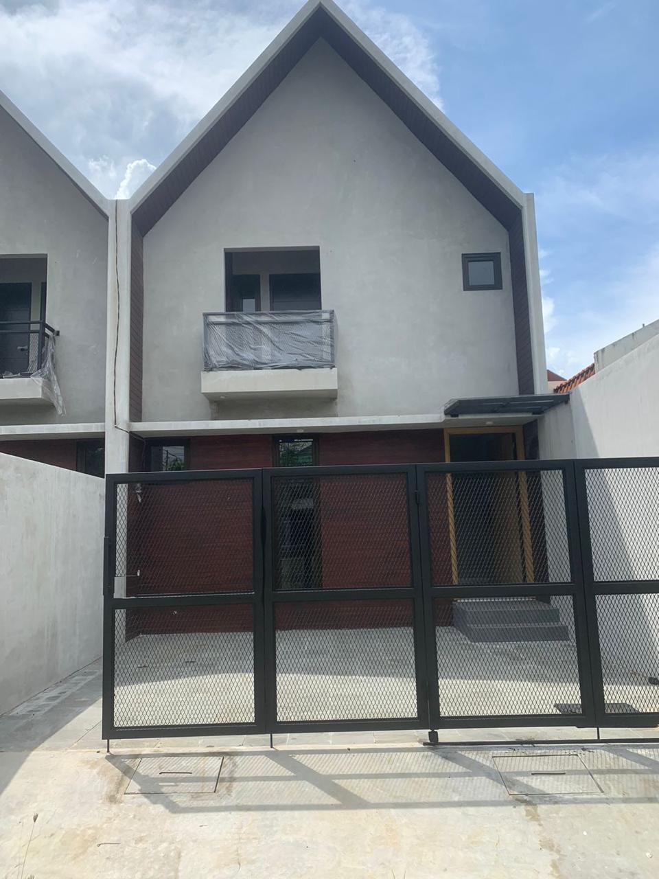 Dijual Rumah Baru Scandinavian 2 Lantai di Kutisari Indah Utara, Surabaya Selatan - Image 1