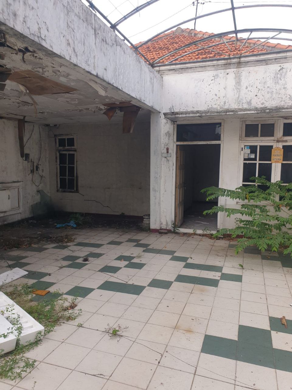 Dijual Rumah Hitung Tanah di Jalan Tuban Surabaya Pusat - Image 1