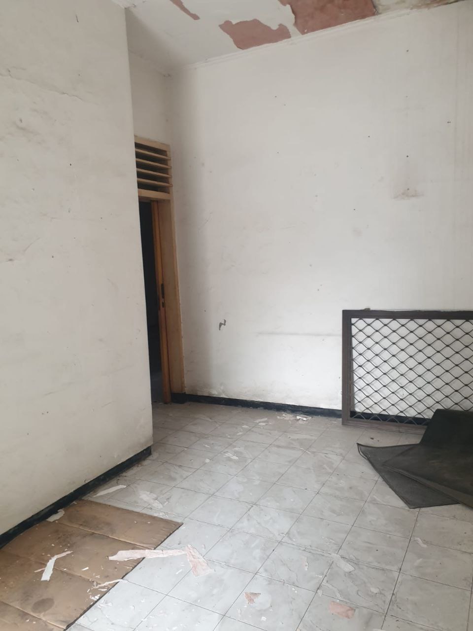 Dijual Rumah Hitung Tanah di Jalan Tuban Surabaya Pusat - Thumbnail 3