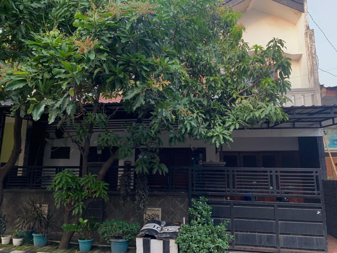 Dijual Rumah Hunian Nyaman Dan Strategis Berlokasi di Jalan Menanggal Indah Surabaya Selatan - Thumbnail 3