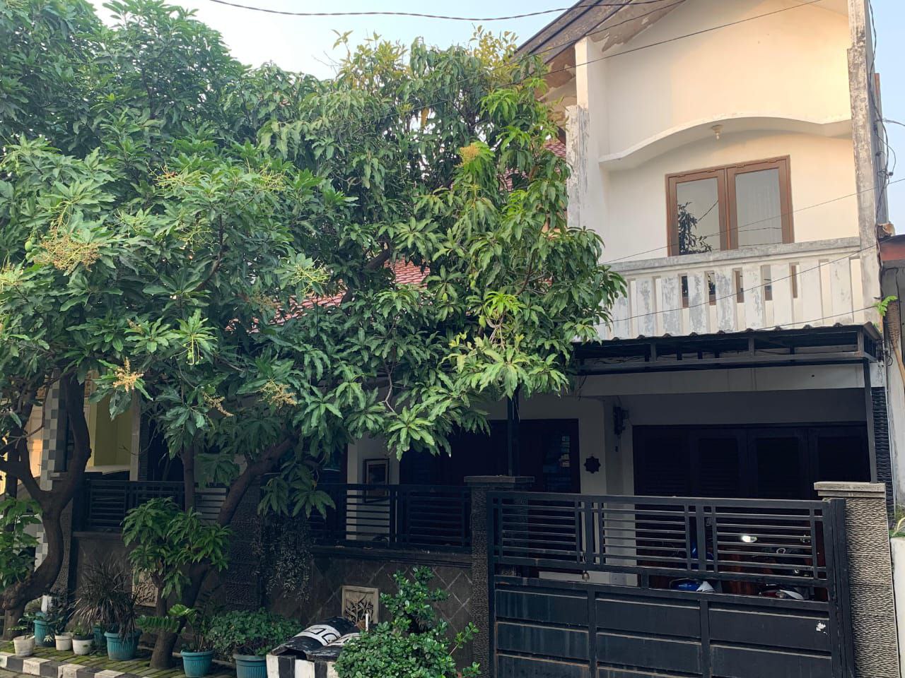 Dijual Rumah Hunian Nyaman Dan Strategis Berlokasi di Jalan Menanggal Indah Surabaya Selatan - Image 1