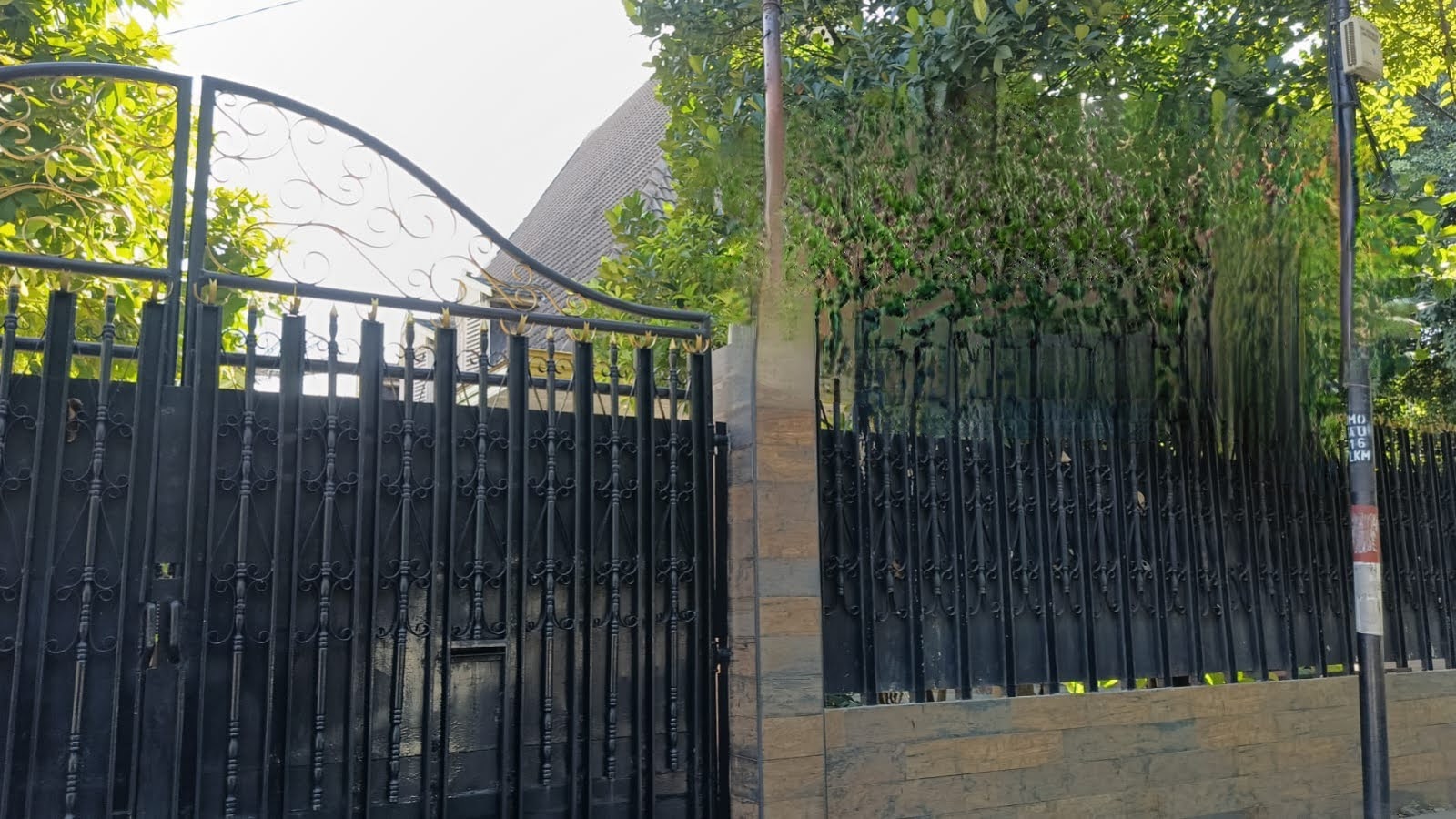 Disewakan Rumah Ex-Kantor di Nol Jalan Raya Diponegoro, Surabaya Pusat - Image 1