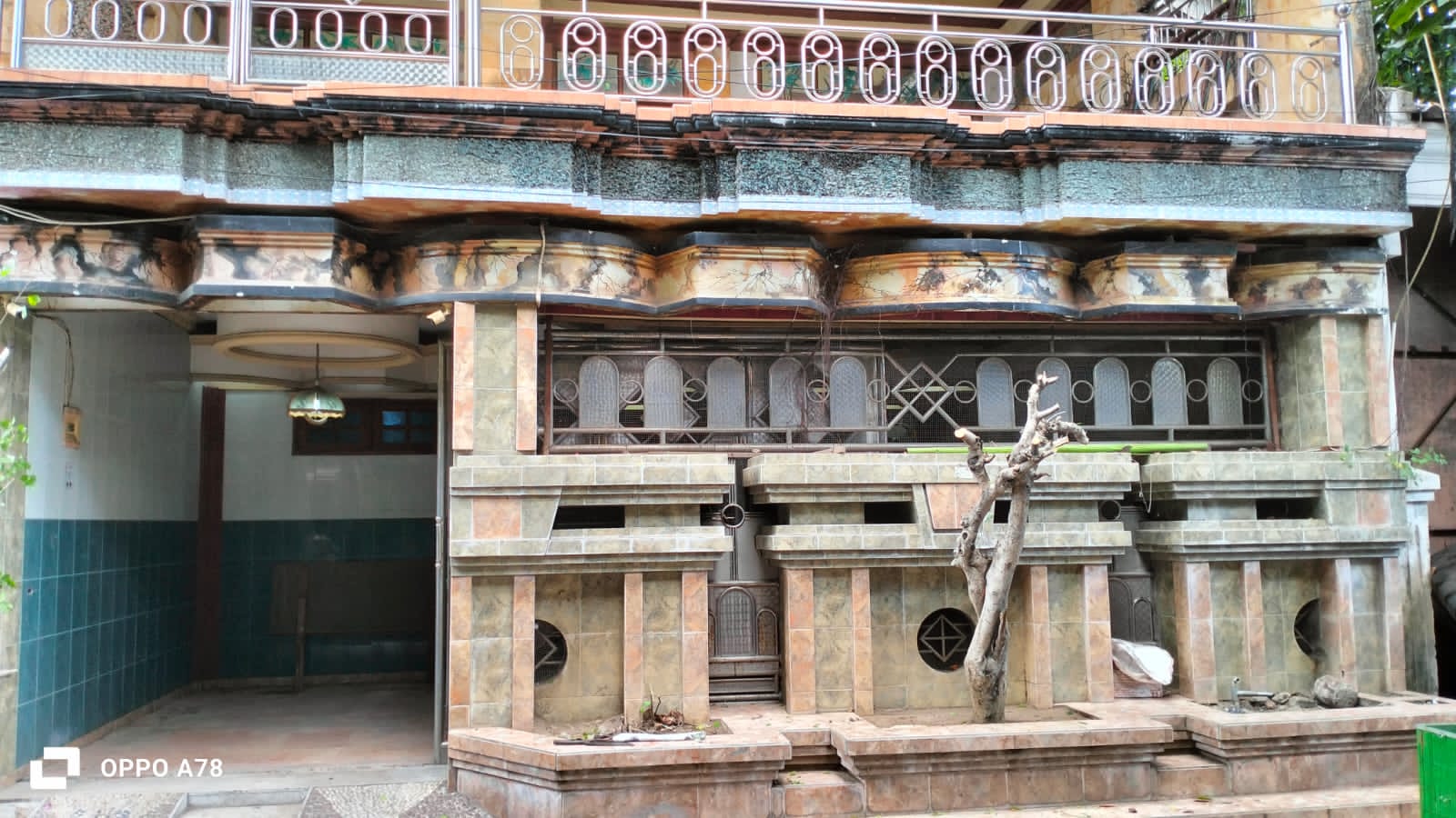 Dijual Rumah Unik Murah Lokasi Strategis di Dukuh Kupang Timur Surabaya Barat - Image 1