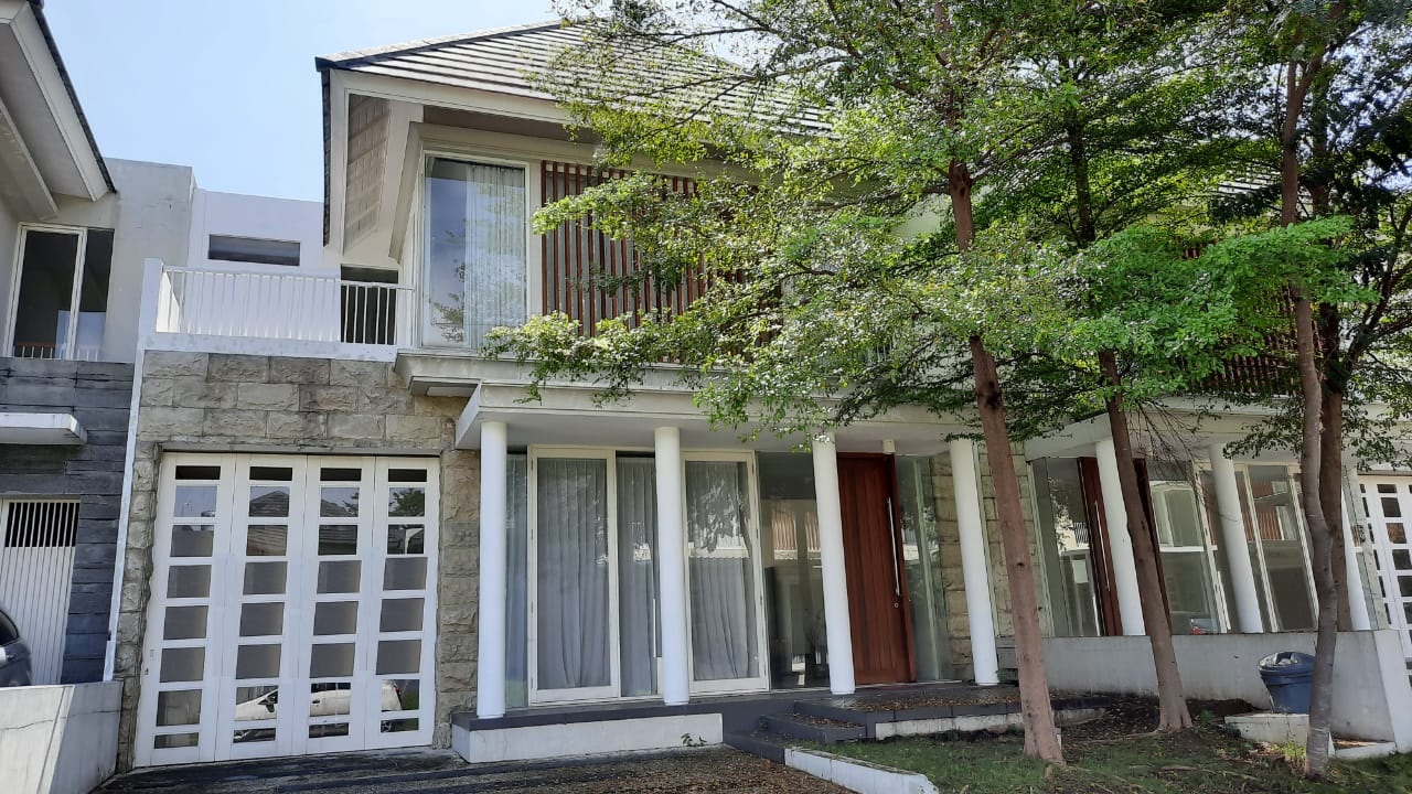 Dijual/Disewakan Rumah Modern di Kawasan Premium Greenlake Citraland Surabaya Barat - Image 1