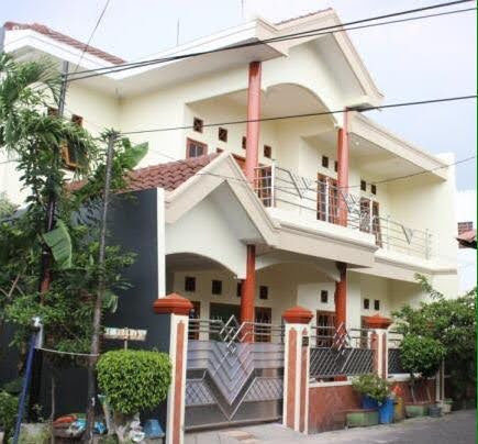 Dijual/Disewakan Rumah 2 Lantai Full Furnish Siap Huni di Gubeng Kertajaya Surabaya Timur - Image 1