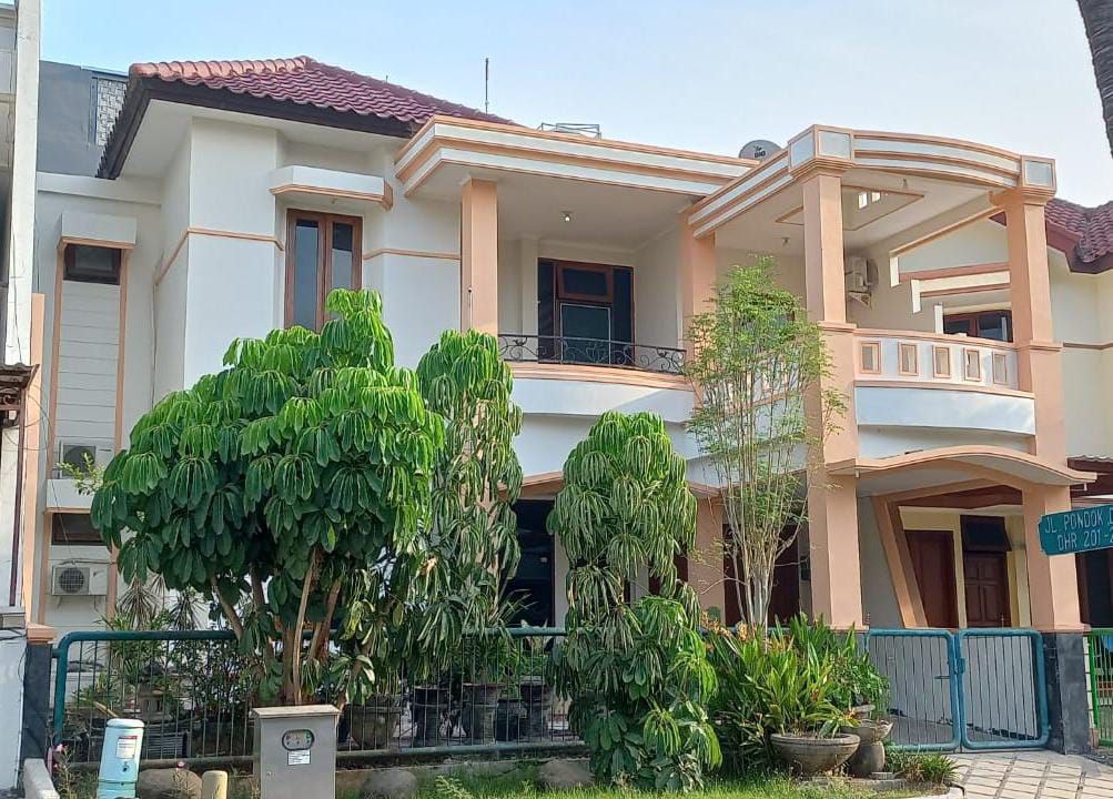 Dijual Rumah Strategis di Dharmahusada Regency Surabaya Timur - Image 1