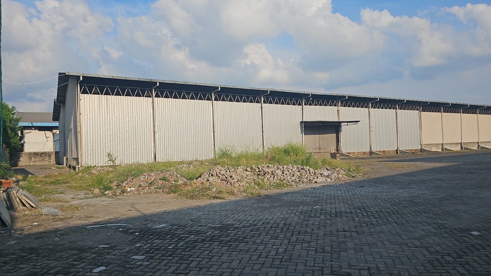 Disewakan Gudang Luas di Margomulyo Indah, Surabaya Barat (bbal) - Thumbnail 2