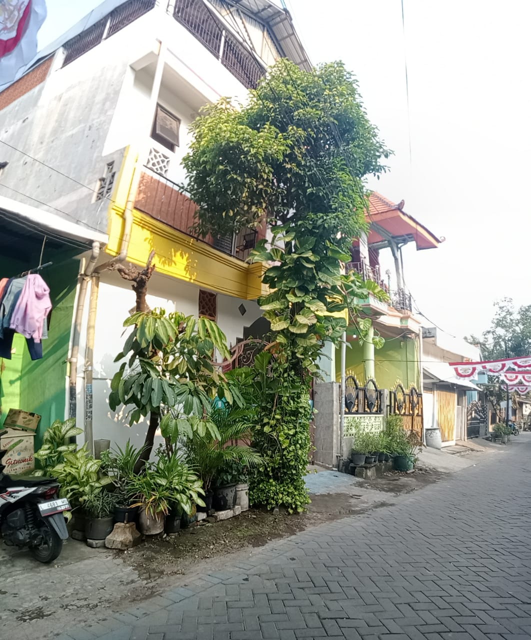 Dijual Rumah 3 Lantai Strategis di Kebraon Surabaya Selatan - Image 1