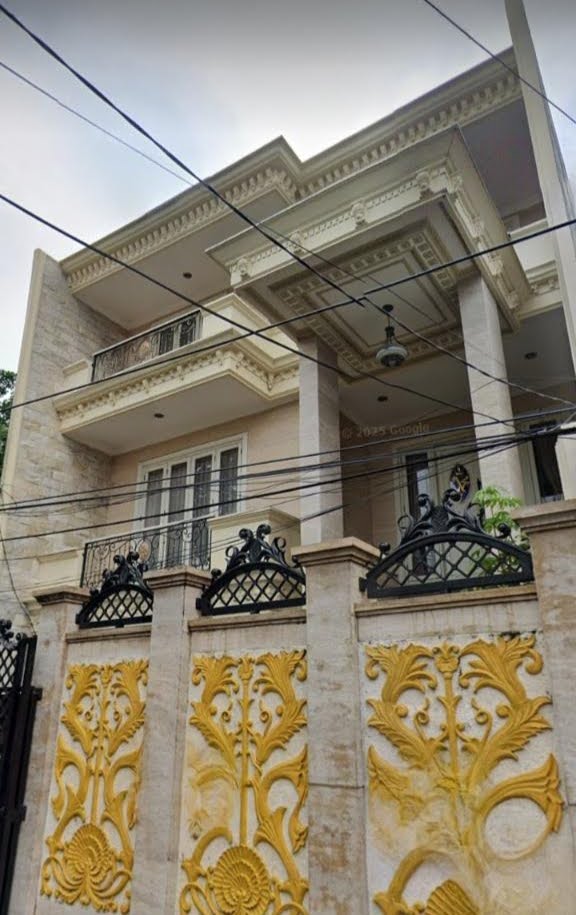 Dijual Rumah Mewah 3 Lantai Terawat di Krembangan Surabaya Utara - Image 1