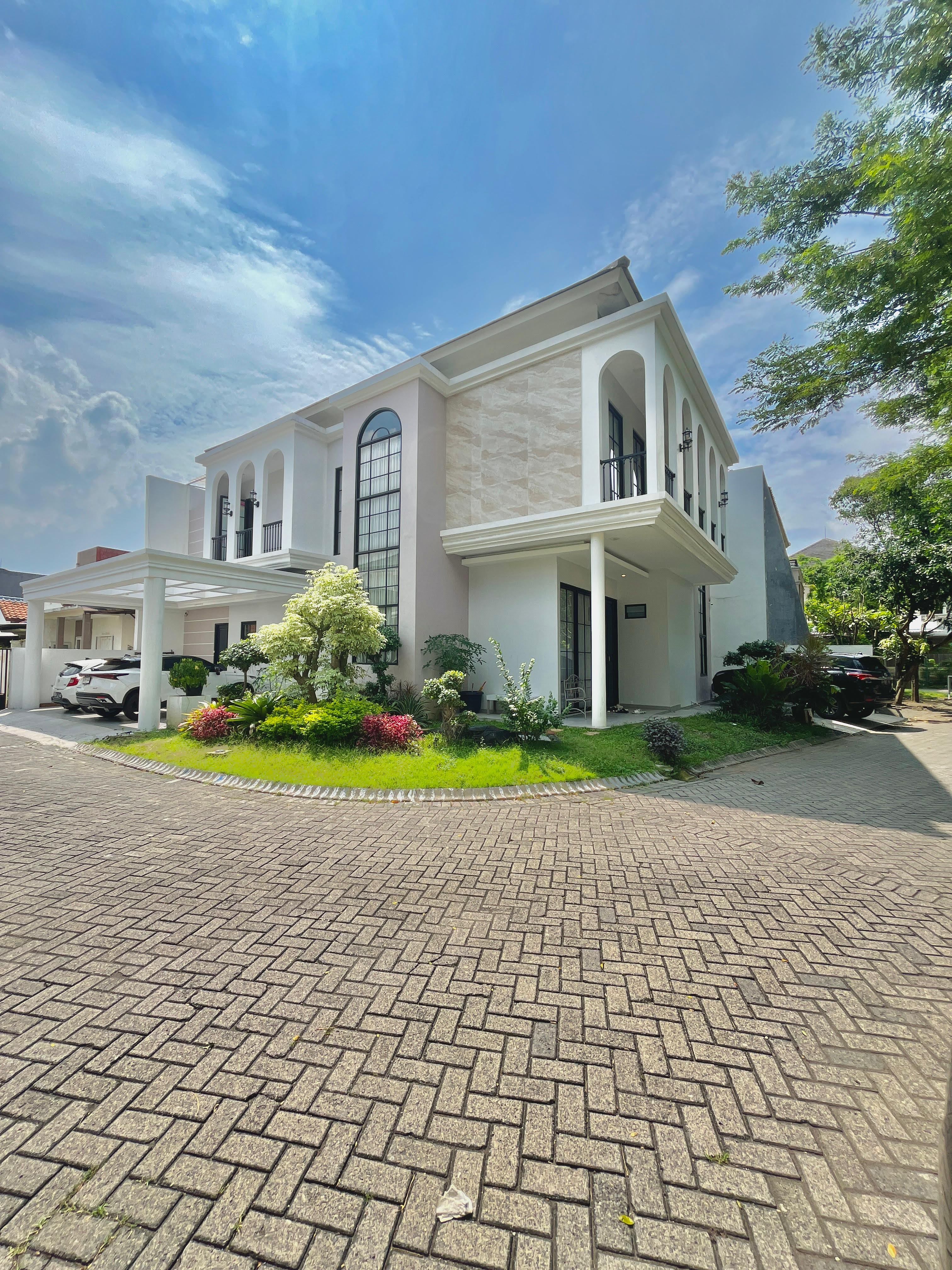 Dijual Rumah Mewah 2 Lantai di Taman Puspa Raya Surabaya Barat - Image 1