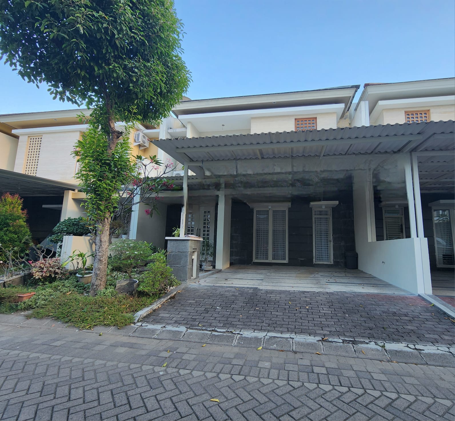 Dijual Rumah Minimalis Strategis di Woodland Citraland Surabaya Barat - Image 1