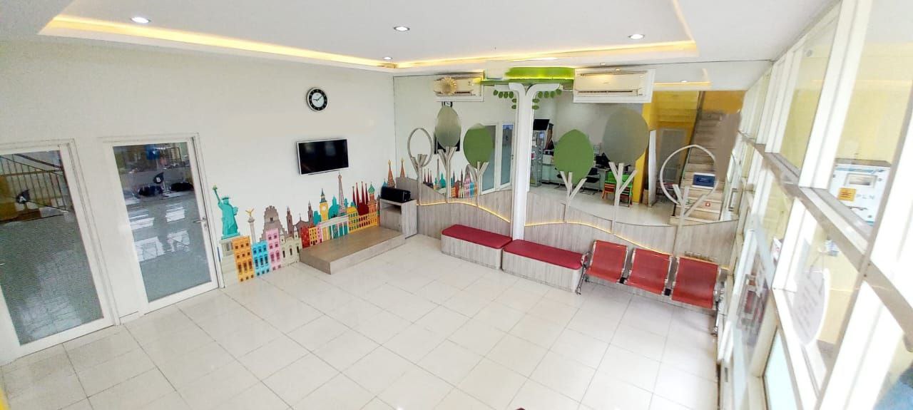 Dijual Rumah 2 Lantai Lokasi Strategis di Raya Babatan Pratama Surabaya Barat - Thumbnail 2