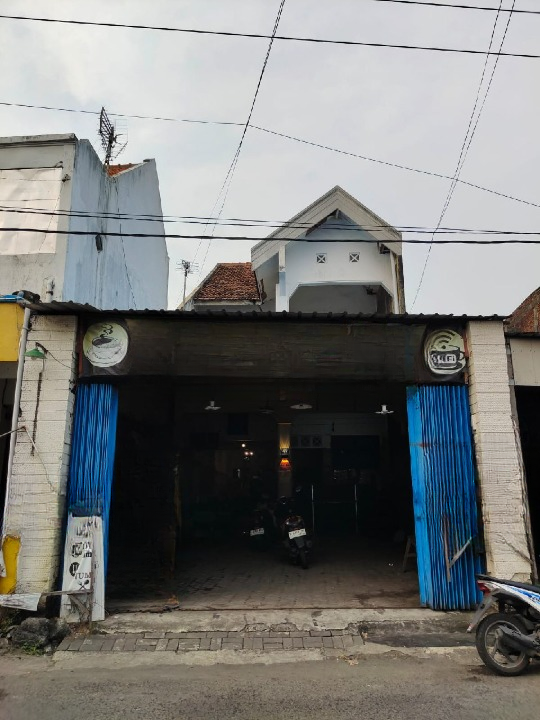 Dijual Rumah Usaha Strategis di Jalan Kyai Tambak Deres Surabaya Utara - Image 1
