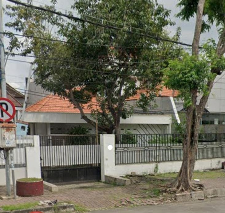 Dijual Rumah Lokasi Strategis di Raya Karang Menjangan Surabaya Timur - Image 1