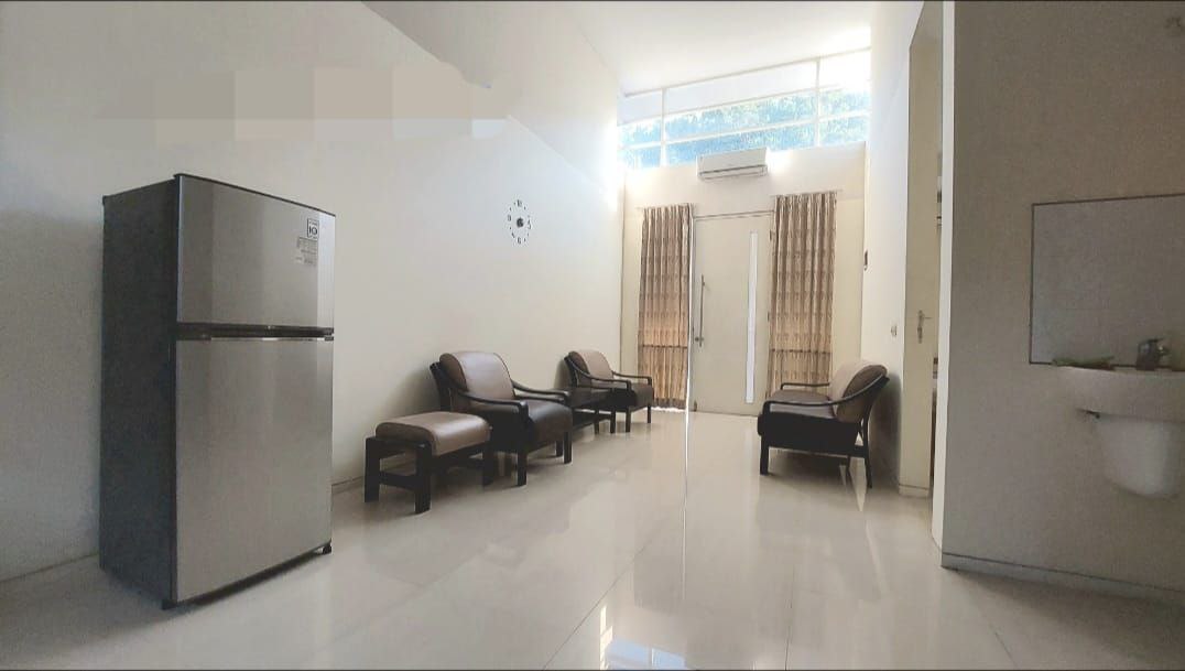 Disewakan Rumah Nyaman Furnished di Kawasan Elit Kingstown Citraland Surabaya Barat - Thumbnail 3