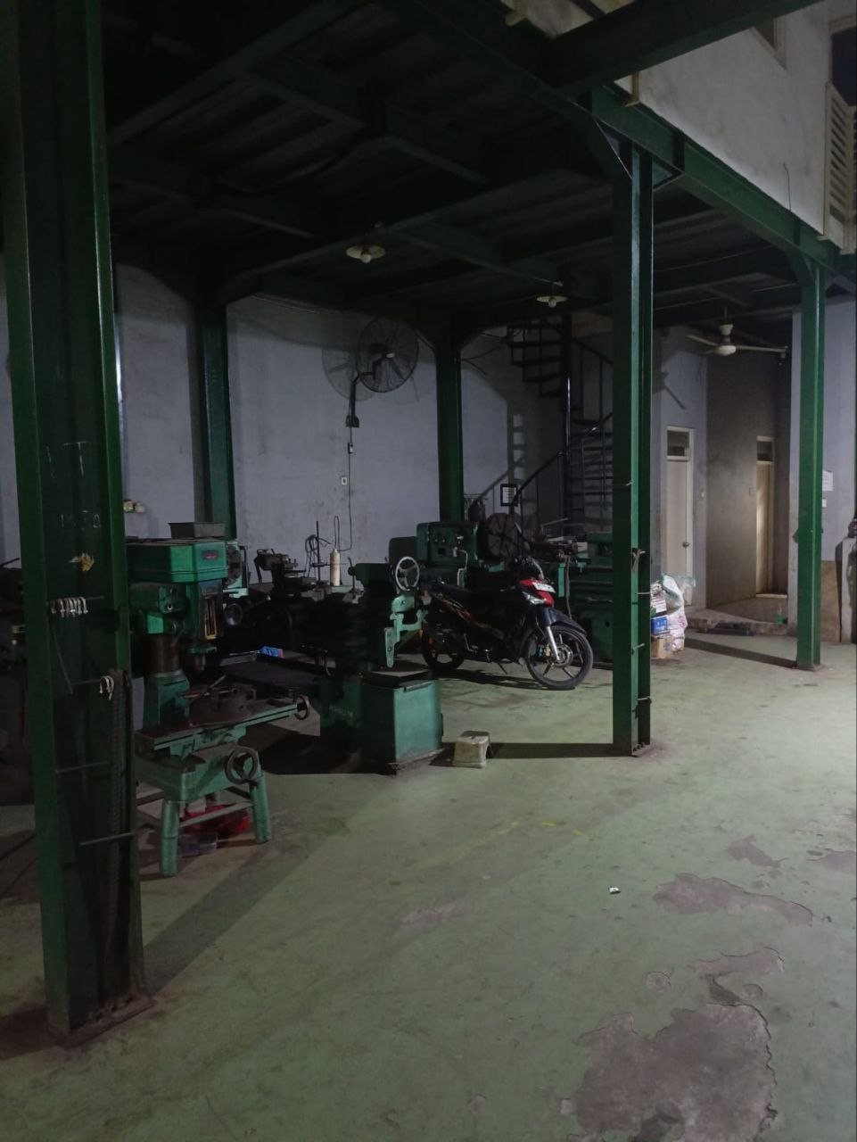 Disewakan Ruko Besar di Nol Jalan Raya P.B. Sudirman, Mojokerto - Thumbnail 3