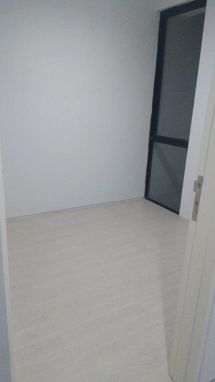 Disewakan Rumah Baru Gress View Danau di Northwest Central Citraland Surabaya Barat - Thumbnail 3