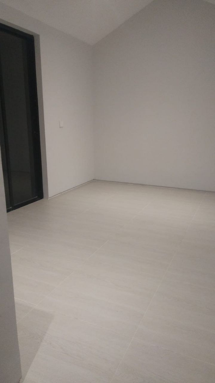 Disewakan Rumah Baru Gress View Danau di Northwest Central Citraland Surabaya Barat - Thumbnail 4