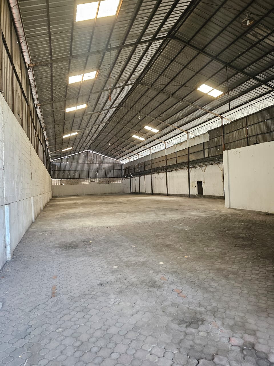 Disewakan Gudang Luas Strategis di Wilayah Manukan Wetan Surabaya Barat - Thumbnail 3