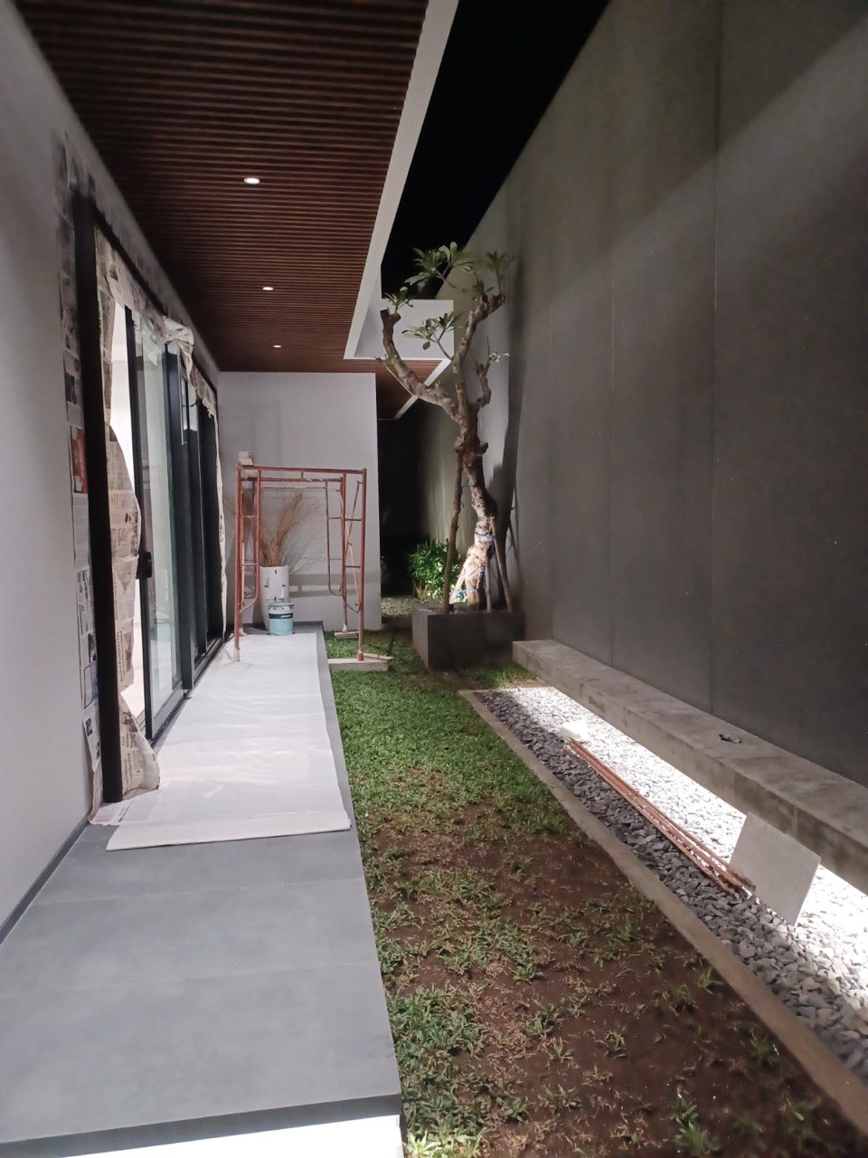 Dijual Rumah Mewah Konsep Villa di Bukit Golf Mediterania Citraland Surabaya Barat - Thumbnail 3