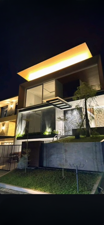 Dijual Rumah Mewah Konsep Villa di Bukit Golf Mediterania Citraland Surabaya Barat - Image 1