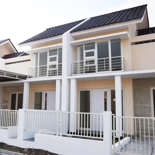Dijual Rumah Baru Modern Strategis di Green Lake Surabaya Timur - Image 1