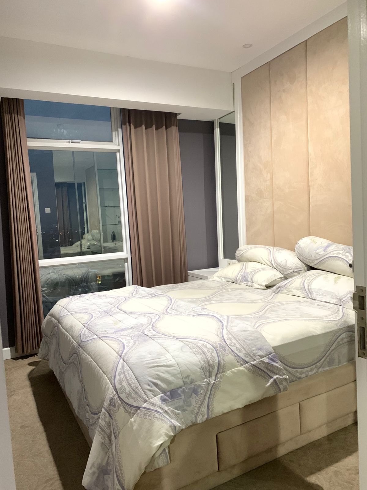 Dijual Unit Apartemen Full Furnished Modern di Grand Sungkono Lagoon, Surabaya Barat - Image 1