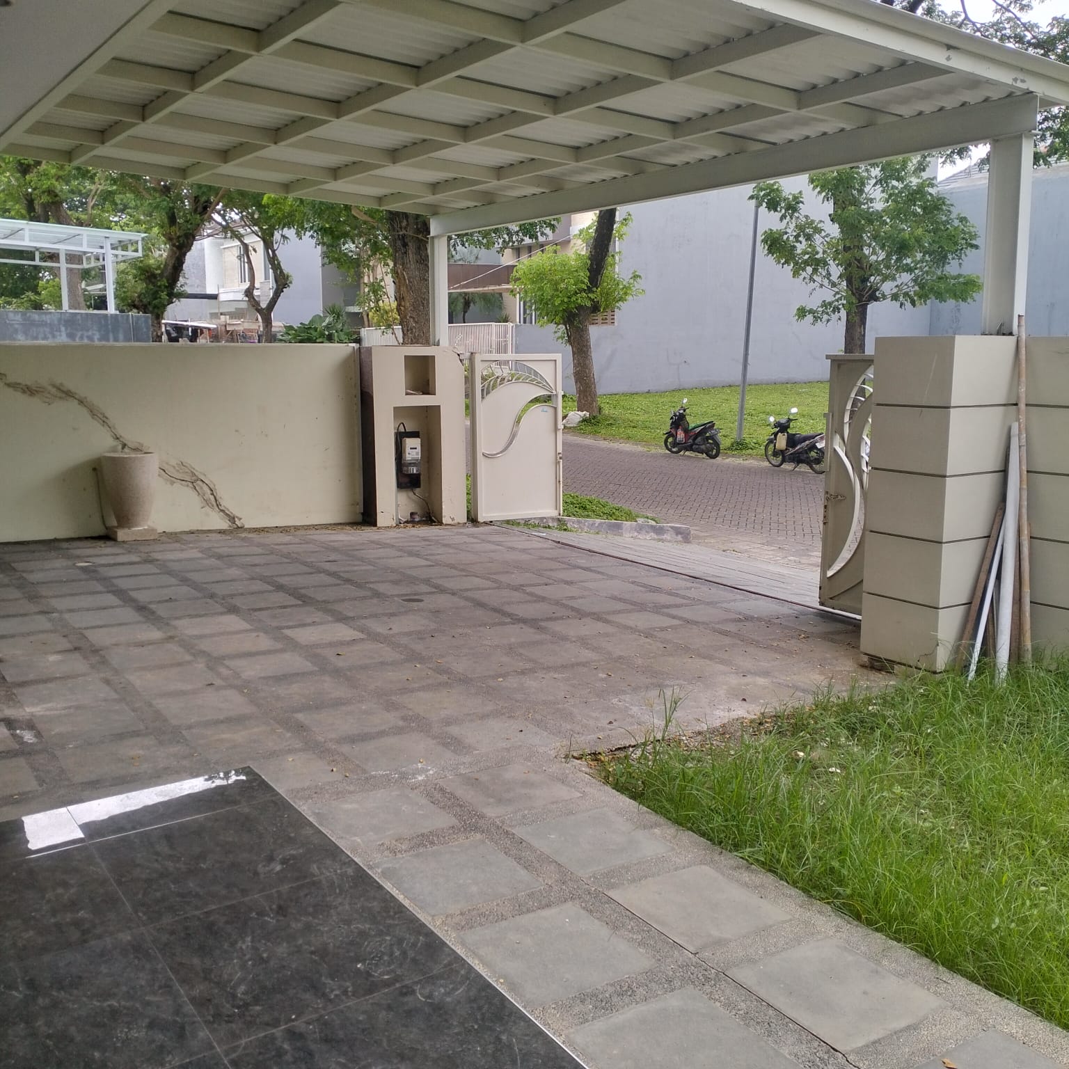 Dijual Rumah Hook Minimalis di Woodland Citraland, Surabaya Barat - Thumbnail 2