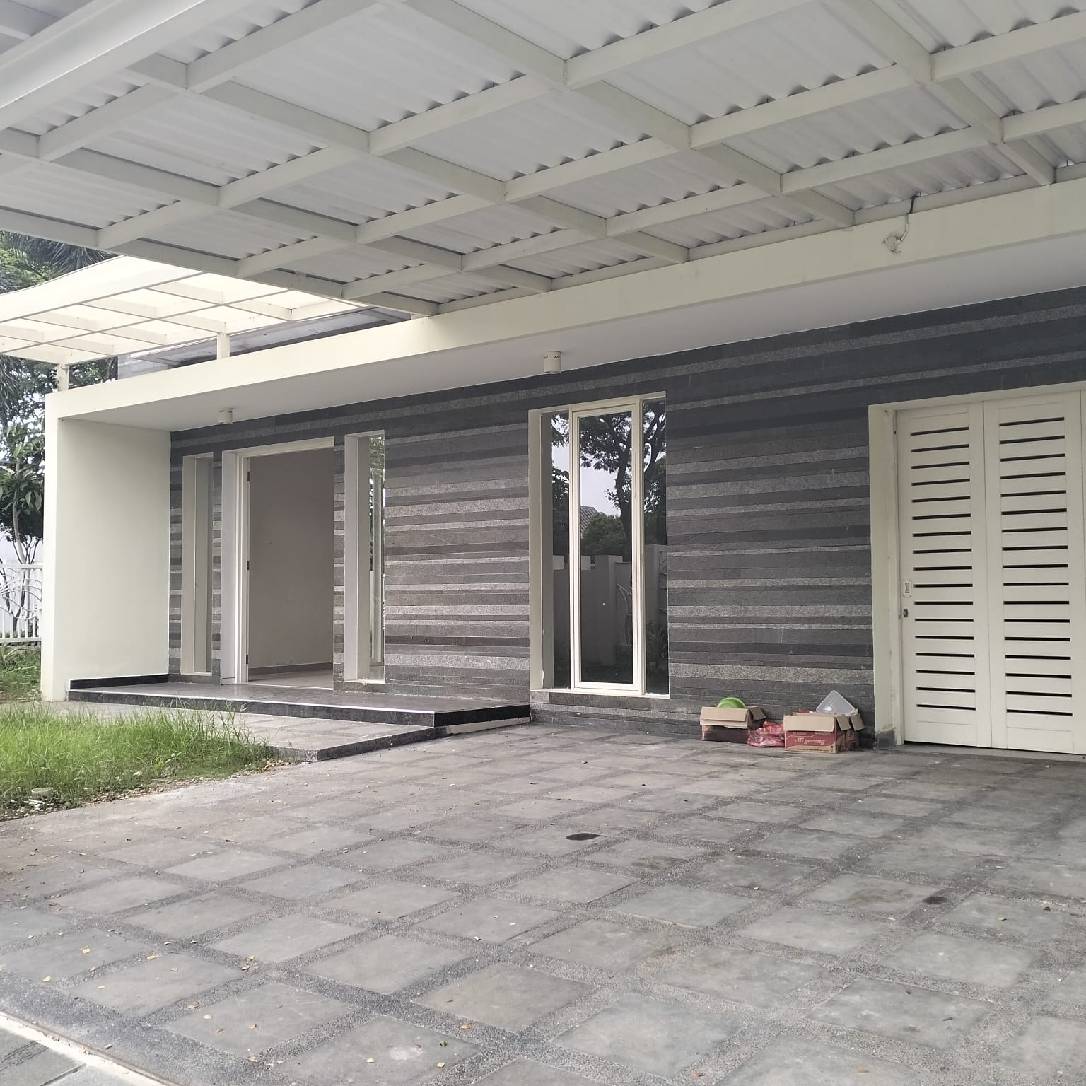 Dijual Rumah Hook Minimalis di Woodland Citraland, Surabaya Barat - Image 1