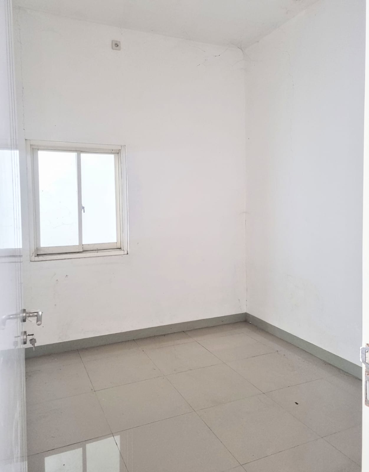 Dijual Rumah Nyaman di Kawasan Strategis Wiyung Praja Surabaya Barat - Thumbnail 4