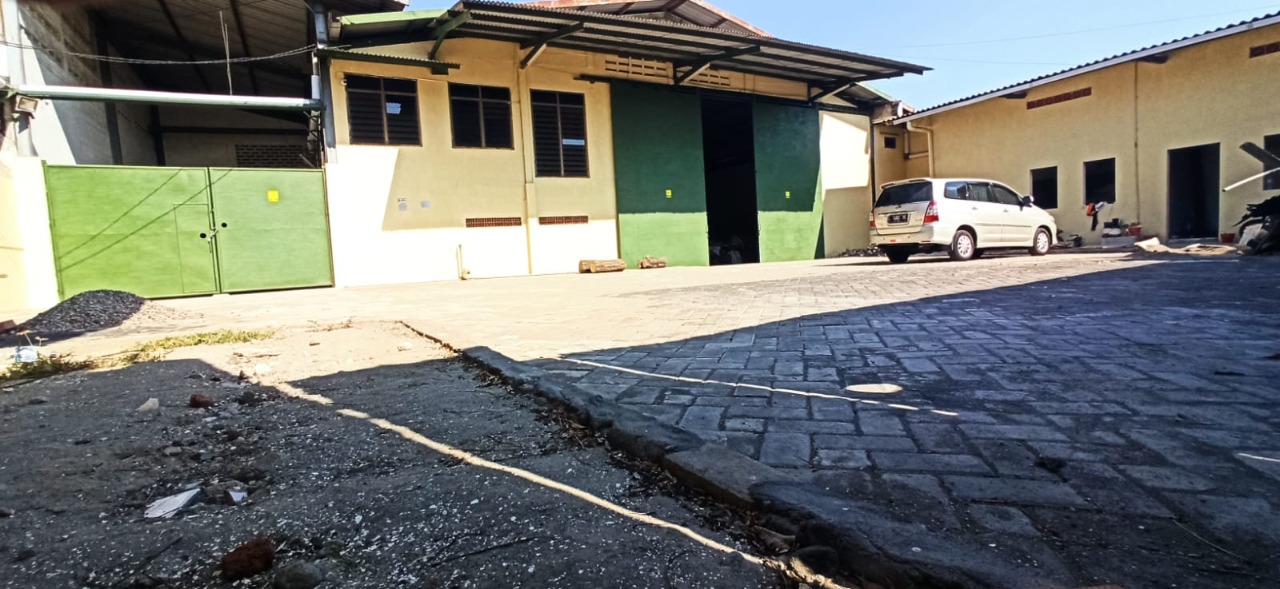Dijual/Disewakan Gudang Komersial Strategis di Kawasan Margomulyo Permai Surabaya Barat - Image 1