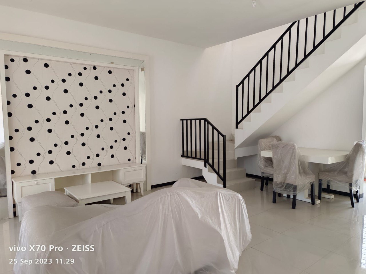 Dijual Rumah Siap Huni Strategis di Diamond Park Residence Juanda Surabaya Timur - Image 1