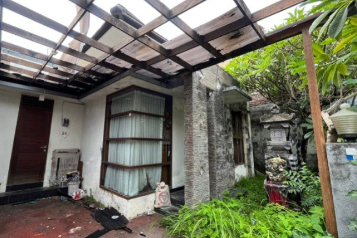 Dijual Lelang Rumah Asri Lokasi Strategis di Jl. Taman Jimbaran, Bali - Image 1