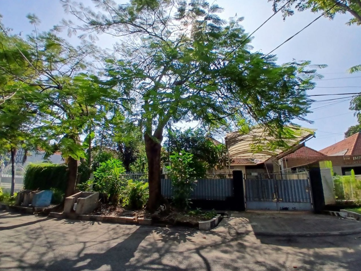 Dijual Rumah Luas Strategis di Trunojoyo Surabaya Pusat - Image 1