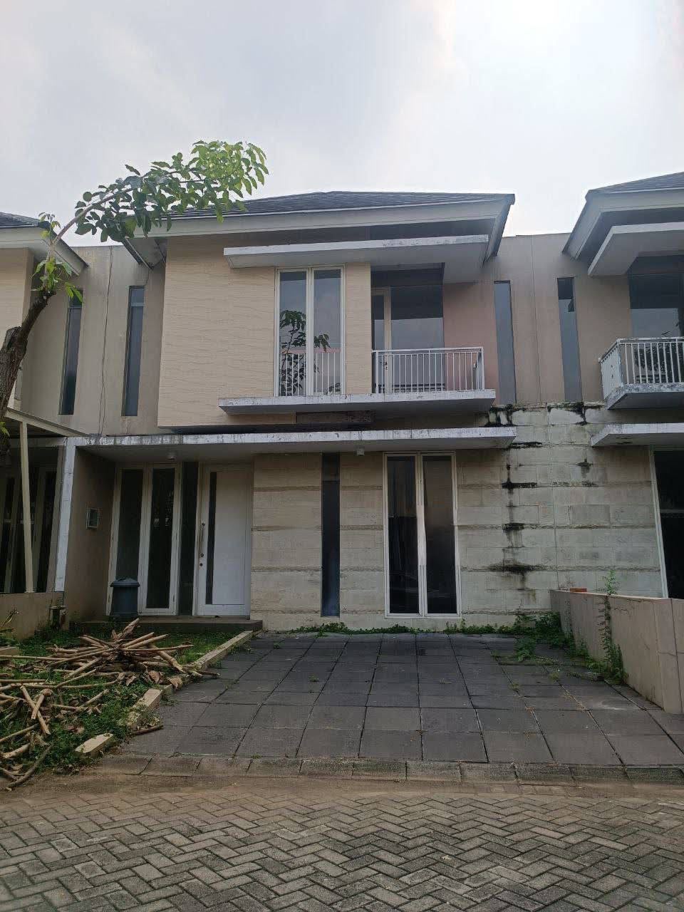 Dijual/Disewakan Rumah Modern di Greenlake Citraland Surabaya Barat - Image 1