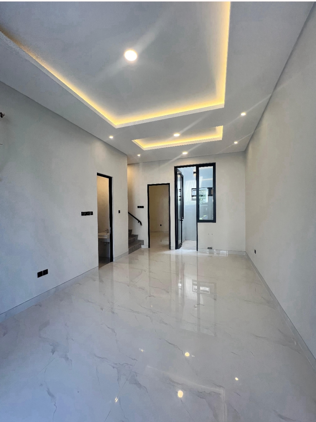 Dijual Rumah Baru Eksklusif di Moca Verbana Dian Istana Surabaya Barat - Image 1